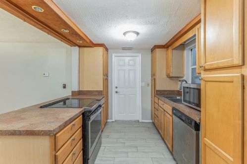 5027 Moog Rd, New Port Richey, FL 34652-6239