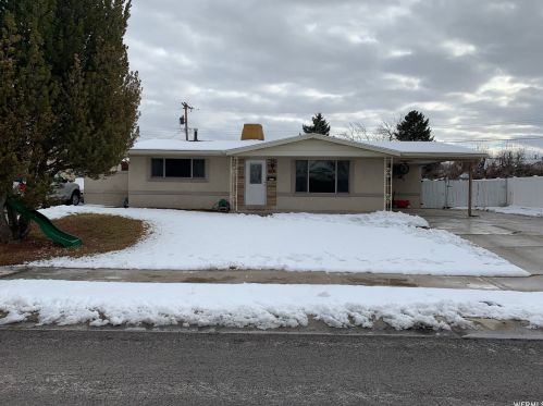3723 Kewanee Dr, Salt Lake City, UT 84120-4117