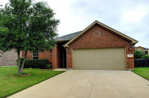1328 Shelley Dr, Burleson, TX 76028-9409