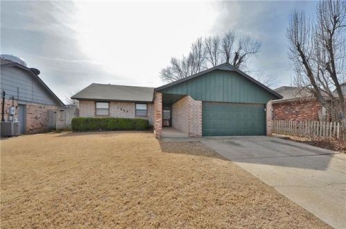 1044 Cooper Ln, Yukon, OK 73099-2808