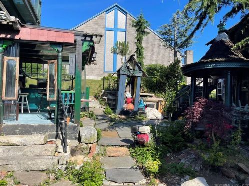 13 Manwaring St, United States Coast Guard Ac CT  06320-5619 exterior