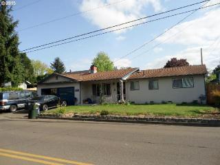 1673 Calkins Ave, Roseburg, OR 97471-6106