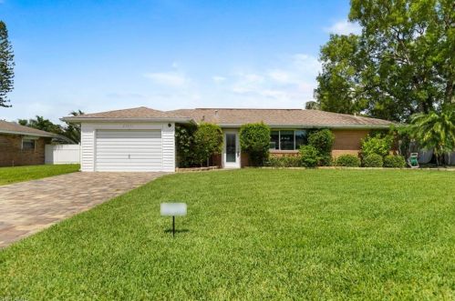 27671 Suffridge Dr, Bonita Springs, FL 34135-4528