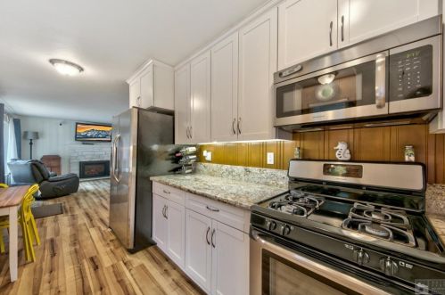 1209 Reno Ave, South Lake Tahoe CA  96150-2920 exterior