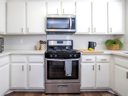 73 Woodleaf, Irvine CA  92614-7081 exterior