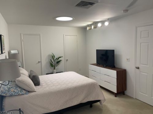 76 Meadowview Dr, Annandale NJ  08801-1516 exterior