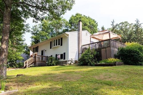 4 Burbank St, Plymouth, MA 02360-5618