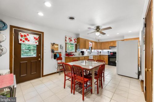 40 Wesleyan Dr, Trenton NJ  08690-1945 exterior