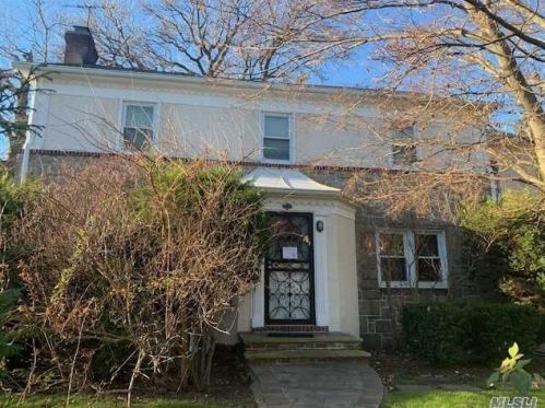 80-76 Springfield Blvd, Jamaica, NY 11427-1232