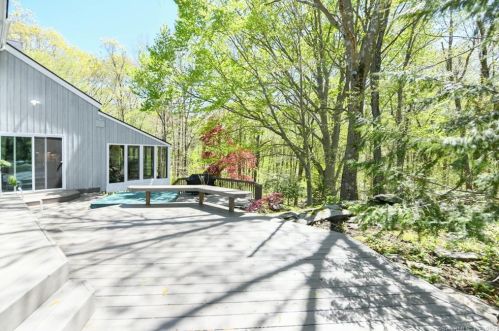 1 Elderberry Ln, Huntington CT  06484-3762 exterior