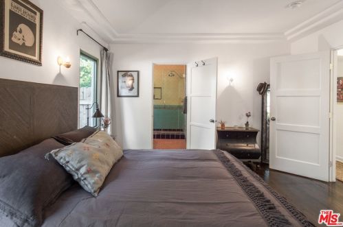 2621 Glenoaks Blvd, Glendale CA  91206-3108 exterior