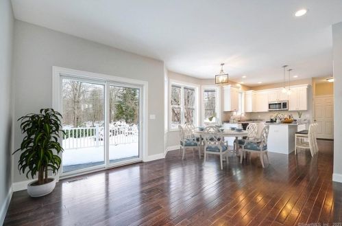 9 Old Hartford Ave, East Granby, CT 06026-9591