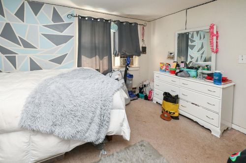 17 English Range Rd, Derry NH 03038-5323 exterior