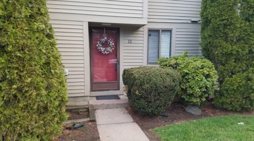 155 Village Square Dr, New Britain, CT 06053-1275