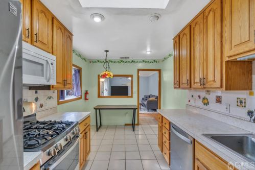4 Charles Ter, Piscataway NJ  08854-5320 exterior
