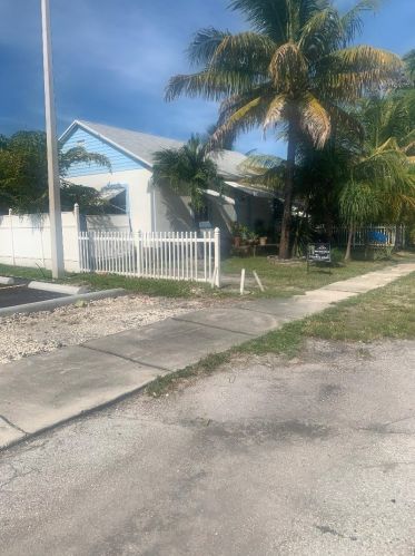 15 15th St, Dania Beach, FL 33004-4242