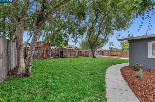 2766 Mayfair Ave, Concord CA  94520-4736 exterior