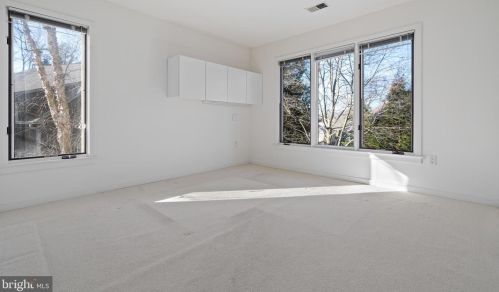 12015 Walnut Branch Rd, Herndon VA  20194-5616 exterior