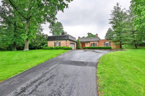 1041 Catawba Valley Dr, Cincinnati, OH 45226-1701