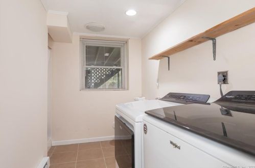 84 Cherry St, Cheshire CT  06410-2734 exterior
