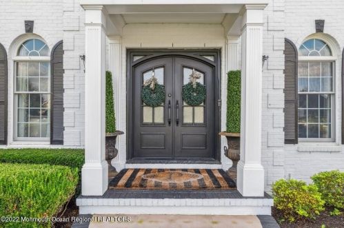 6 Courtney Ct, East Freehold NJ 07728-9563 exterior