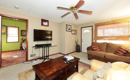 107 4th St, Waukesha, WI 53188-5159
