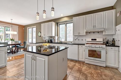 167 Ln Quinta Ct, Holmdel Village NJ  07733-2536 exterior