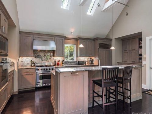 80 Ingham Hill Rd, Essex CT  06426-1507 exterior