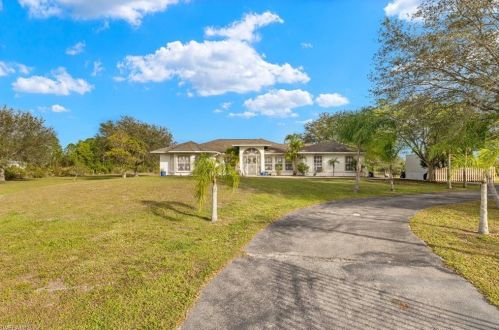4135 62nd Ave, Naples, FL 34120-2735
