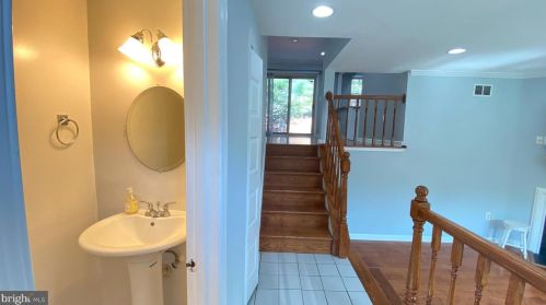 5876 Kara Pl, Springfield VA  22015-3333 exterior
