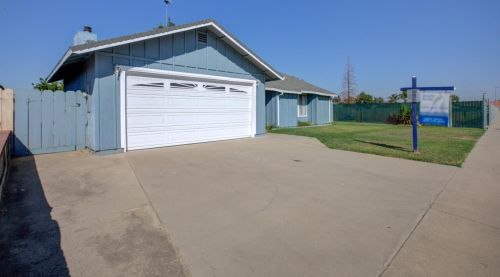 8621 Diamond Ln, Hilmar, CA 95324-9366