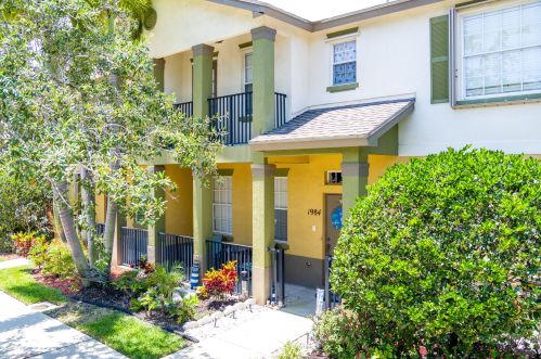 1984 Avon Park Dr, Fort Pierce, FL 34952-7797
