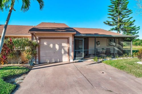 46 Farnworth Dr, Boynton Beach, FL 33426-8121