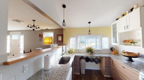 170 Giddings Ave, Windsor CT 06095-3743 exterior