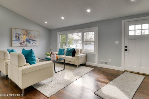 60 Annapolis Dr, Hazlet, NJ 07730-2354