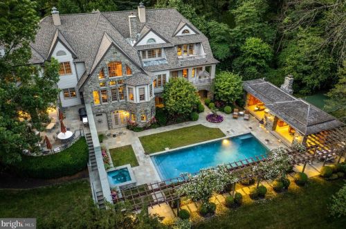 893 Parkes Run Ln, Ithan, PA 19085-1124
