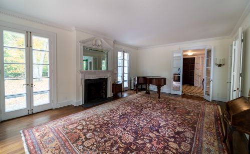 5 Father Peters Ln, New Canaan CT  06840-2215 exterior