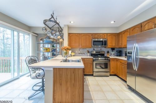 7 Christopher Ct, Lincoln Park, NJ 07035-2104