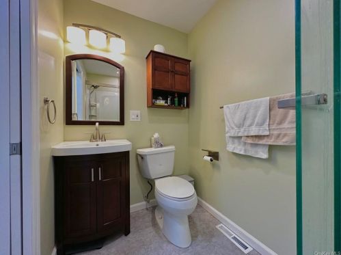 45 Eisenhower Dr, Middletown NY  10940-4543 exterior