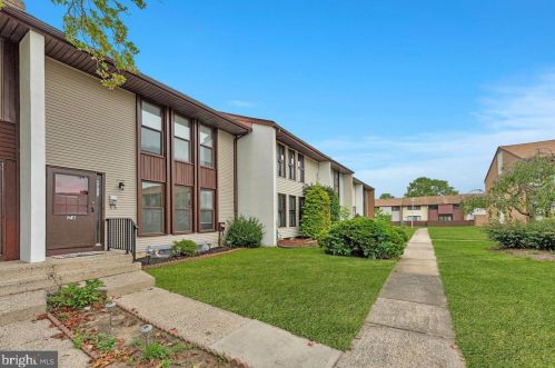 176 Canterbury Ct, East Windsor NJ  08520-5536 exterior