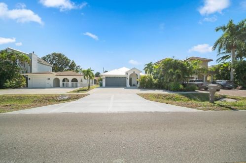 618 111th Ave, Naples FL  34108-1826 exterior