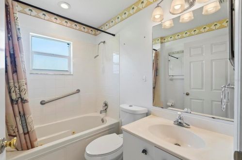 1845 Mango Tree Dr, Edgewater FL 32141-3925 exterior