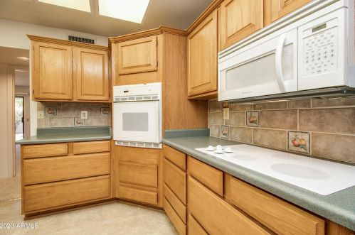 17618 Bobwhite Dr, Sun City, AZ 85375-5327