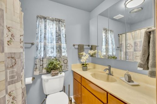 9020 Grove St, Elk Grove CA  95624-2318 exterior