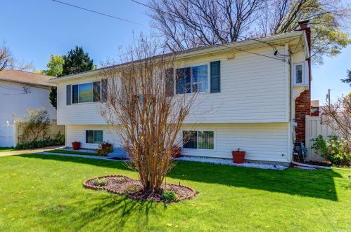 114 Granada Pkwy, North Lindenhurst NY  11757-6013 exterior