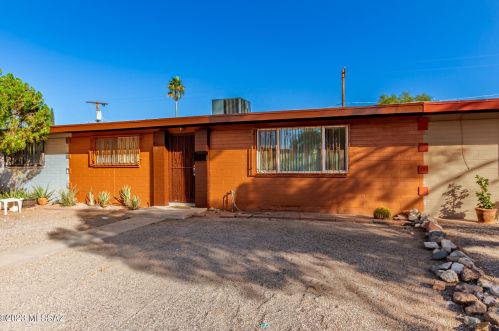 1423 Wyoming St, Tucson, AZ 85706-1445