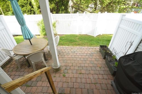 13 Lake Marie Ln, Bedford Hills NY  10507-1231 exterior