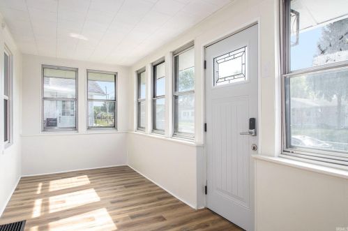 206 Meridian St, Mishawaka IN  46544-1673 exterior