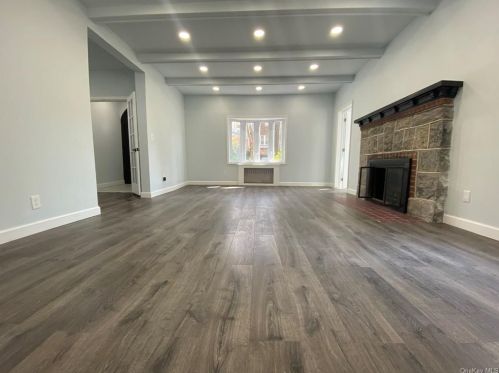 438 Seneca Ave, Mount Vernon NY  10553-1702 exterior