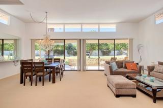 2483 Madrona Dr, Palm Springs CA  92264-9516 exterior
